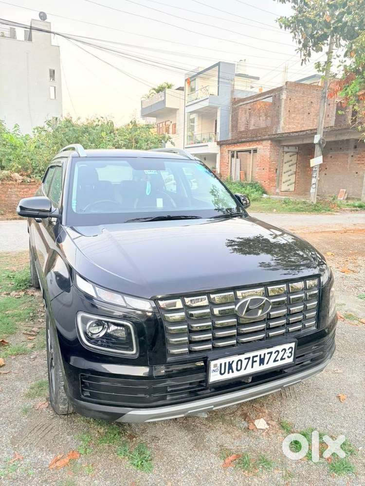 Hyundai Venue 2024 Petrol 17400 Km Driven