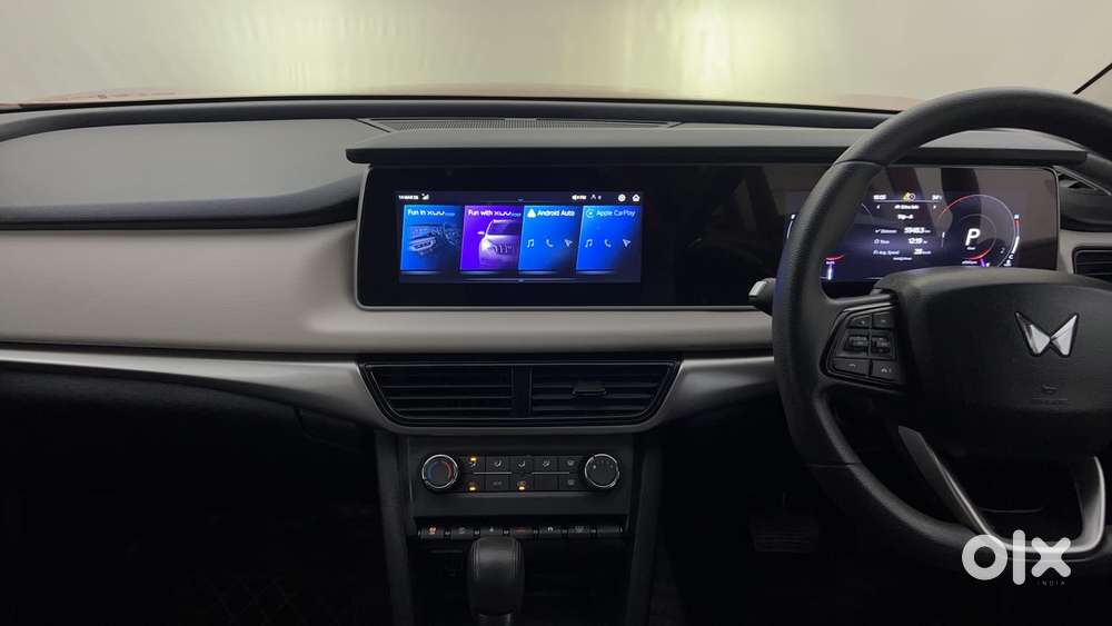 Mahindra Xuv700 2.0 Ax 3 Petrol At 5 Str, 2022, Petrol