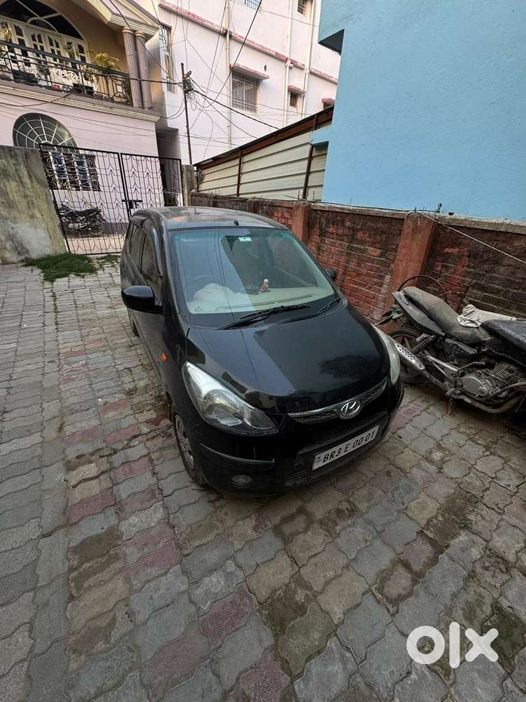 Hyundai I10 2010 With Sunroof And 0001 Number
