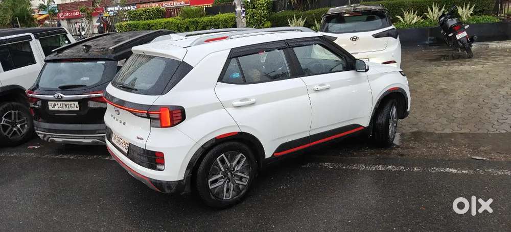 Hyundai Venue 2024 Petrol 25000 Km Driven Noida