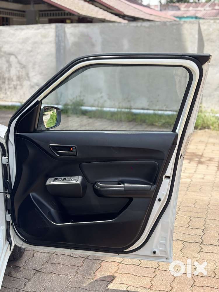Maruti Suzuki Swift 1.2 Lxi (o), 2024, Petrol