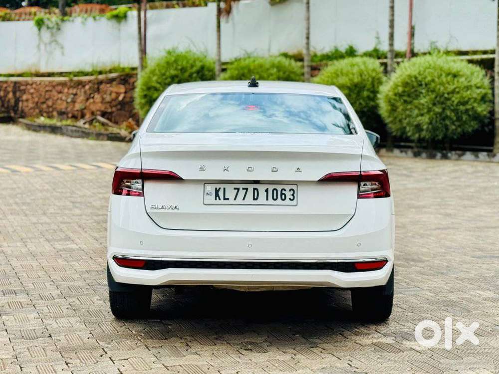 Skoda Slavia 1.0 Tsi Style At, 2023, Petrol