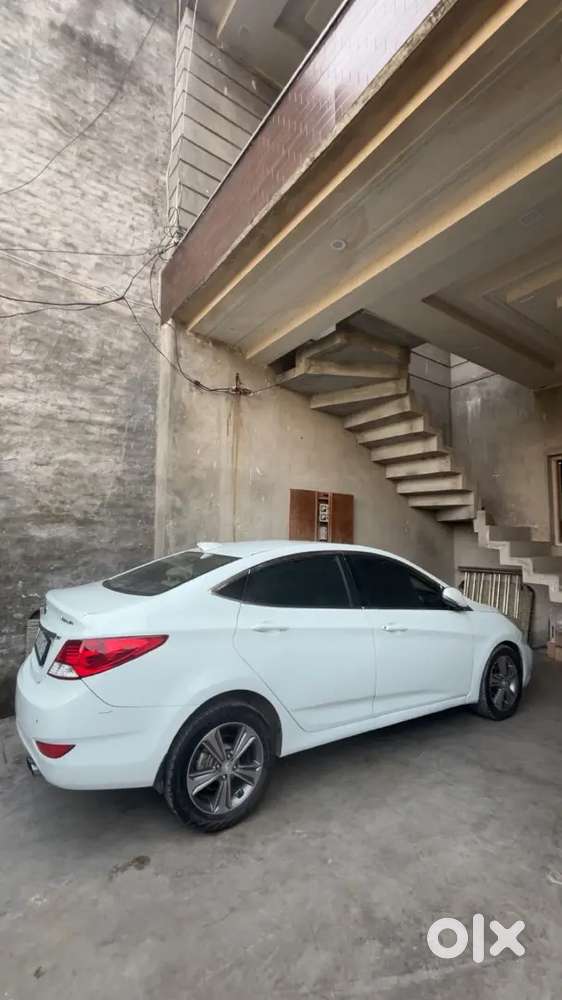 Hyundai Verna 1.6 Crdi Manual 2012