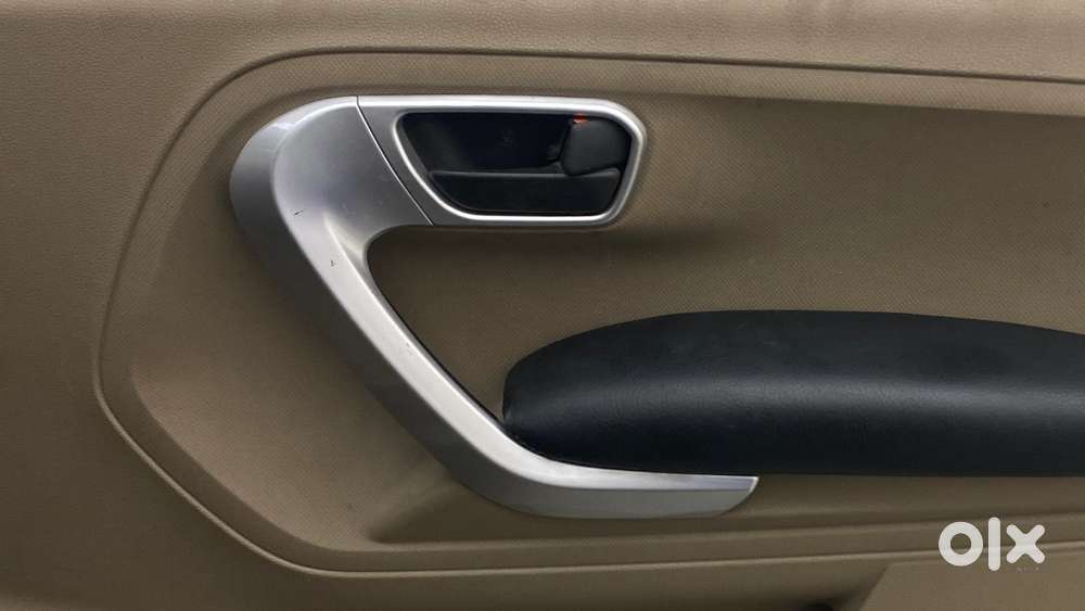 Mahindra Tuv 300 Mhawk100 T8, 2017, Diesel