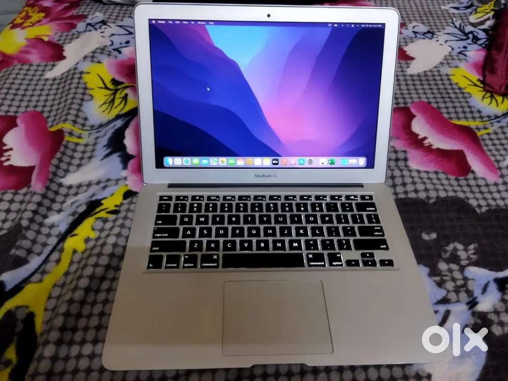 Selling Macbook Air New Condition
