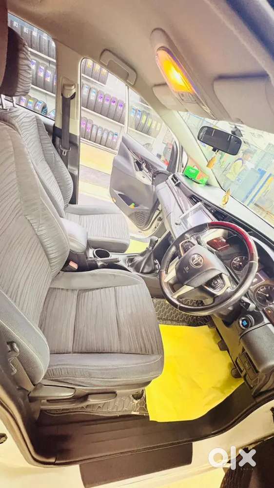 Innova Crysta 2.4 V Manual 7 Seat