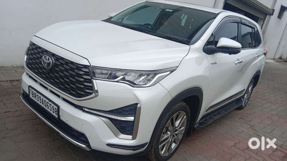 Toyota Innova Hycross 2023