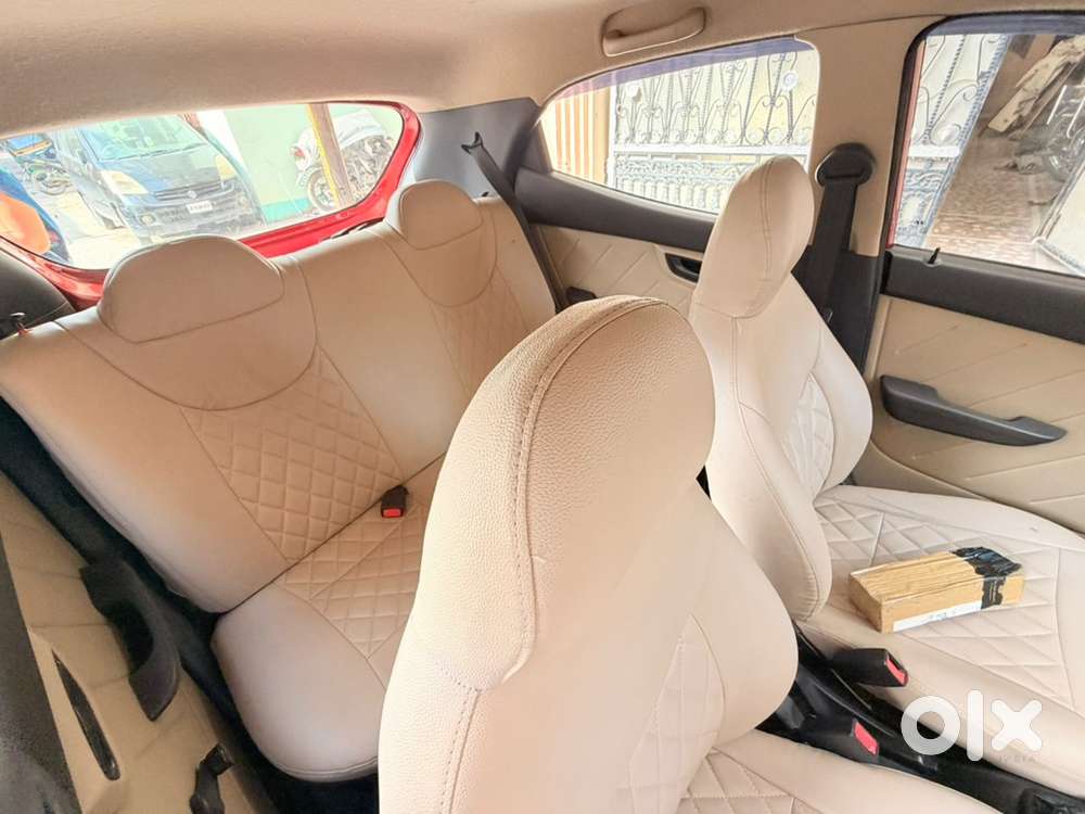 Hyundai Eon Dlite+ Red