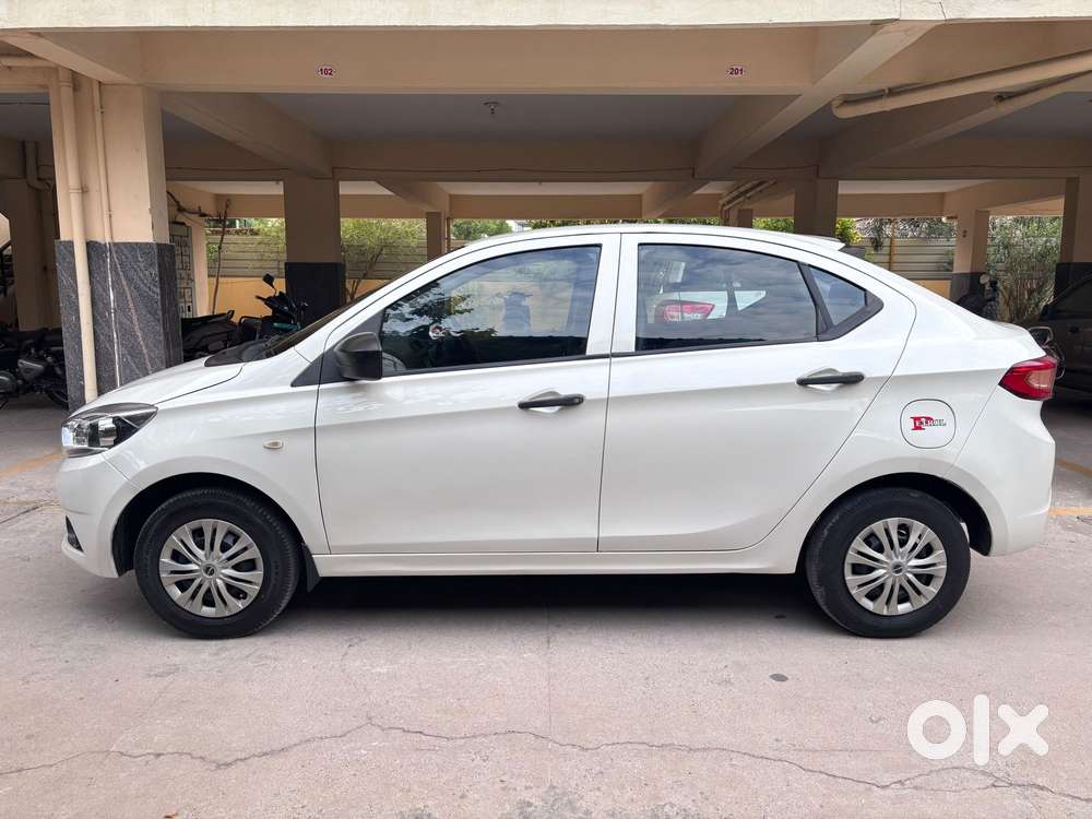 Tata Tigor Xe, 2017, Petrol