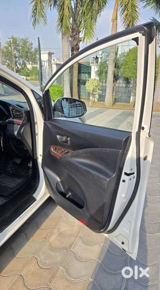 Toyota Innova Crysta 2.8 Gx At, 2017, Diesel
