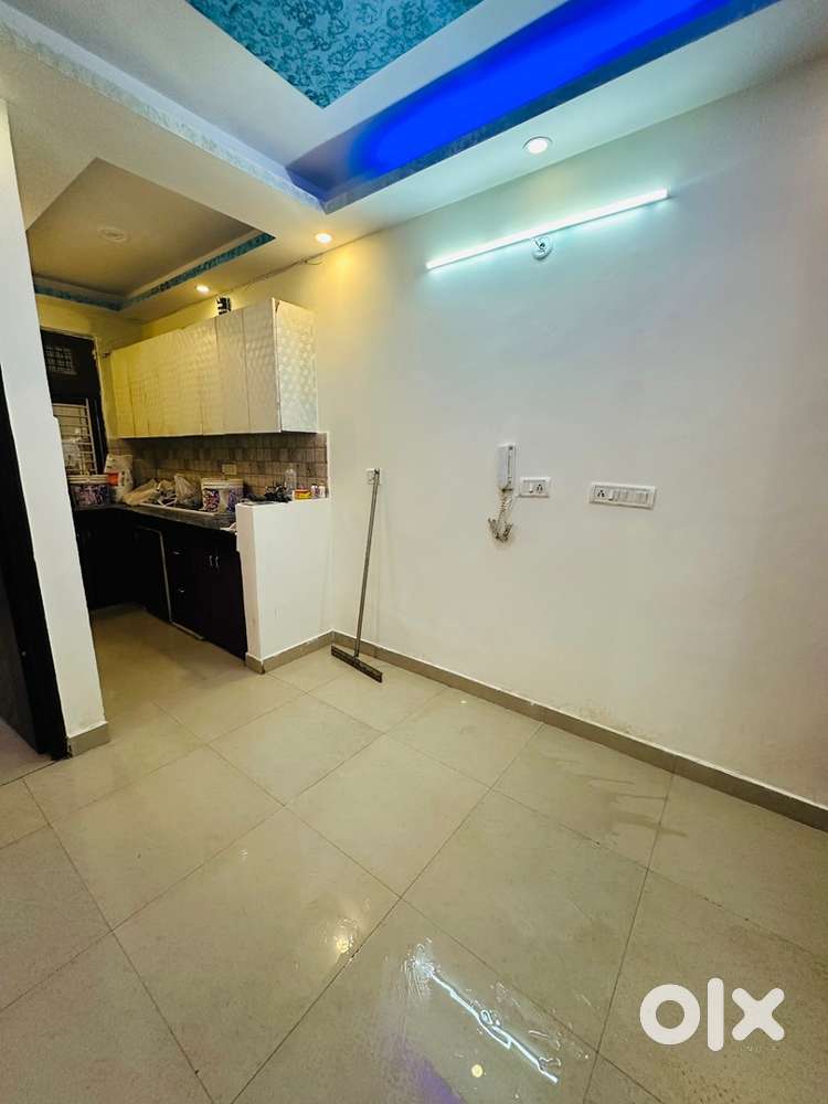 this is 2 bhk property semi furnished flat with bike parking