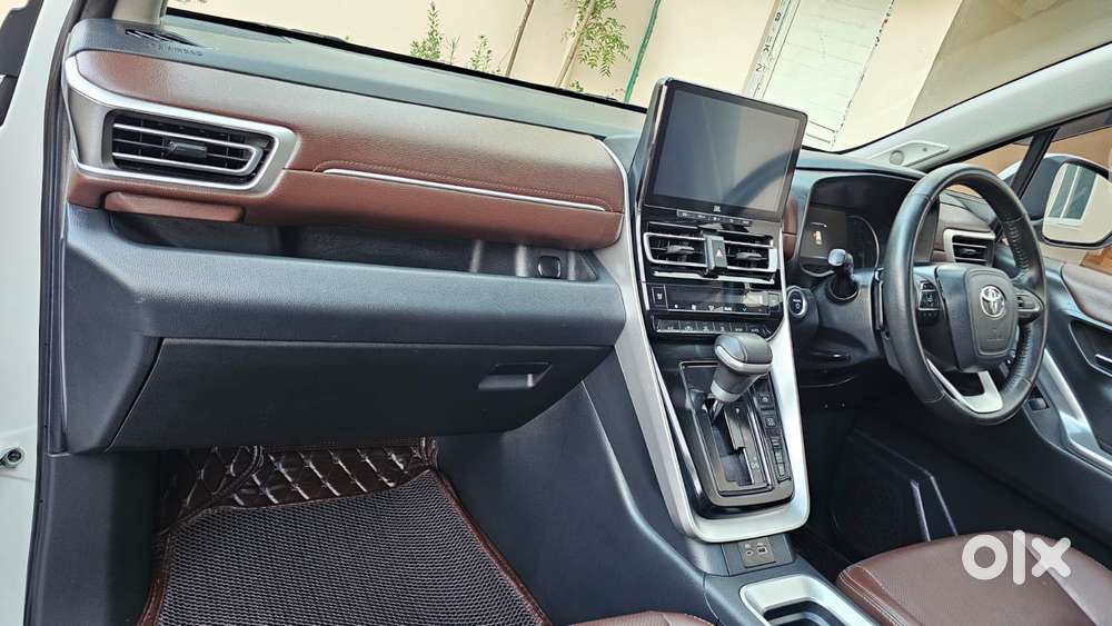 Toyota Innova Hycross 2.0 Zx Hybrid 7 Str, 2025, Petrol