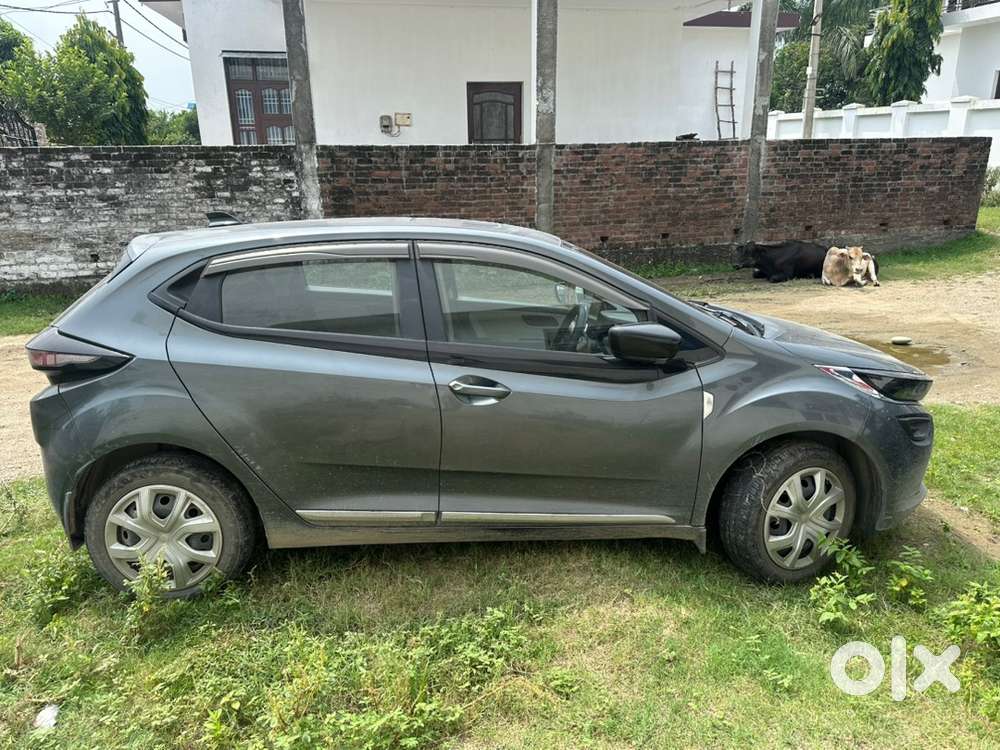 2024 Tata Altroz Petrol Manual