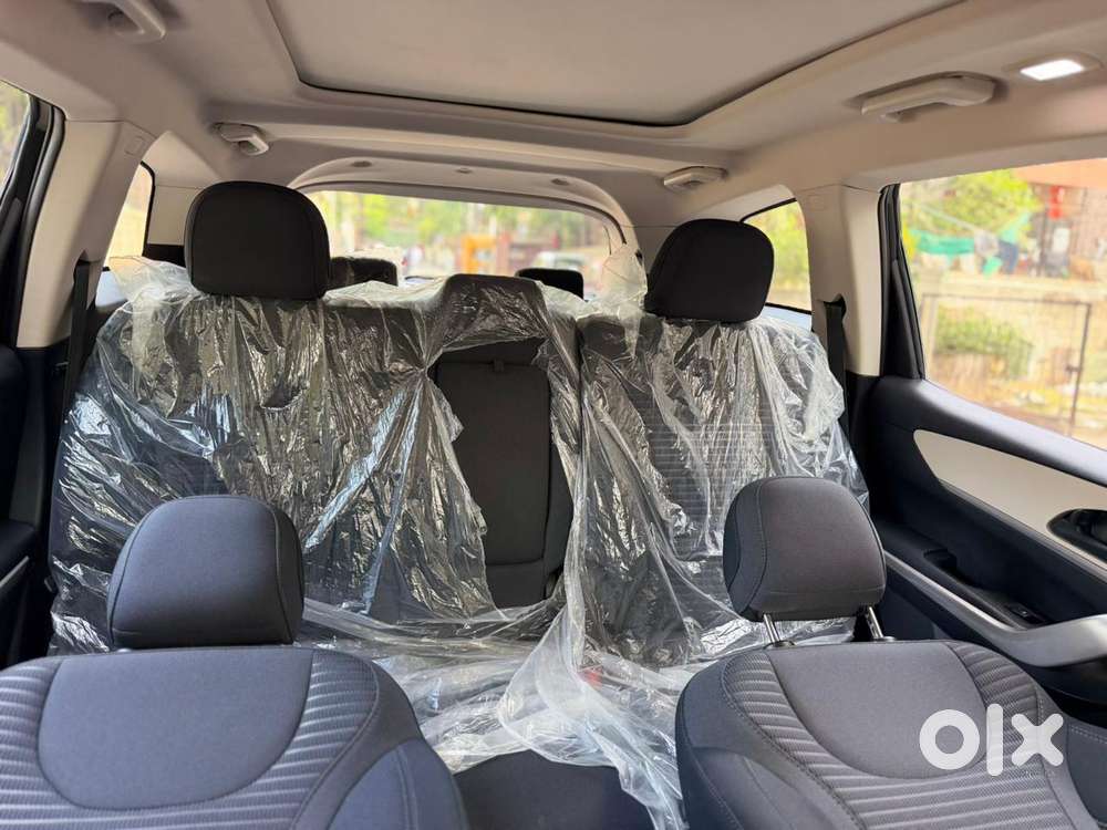 Mahindra Xuv700 2.0 Ax 5 Petrol Mt 7 Str, 2024, Petrol