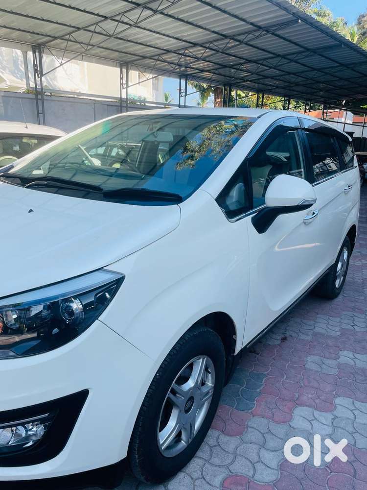 Mahindra Marazzo M6, 2019, Diesel