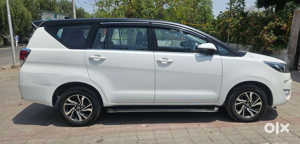 Toyota Innova Crysta 2.4 G Mt, 2024, Diesel
