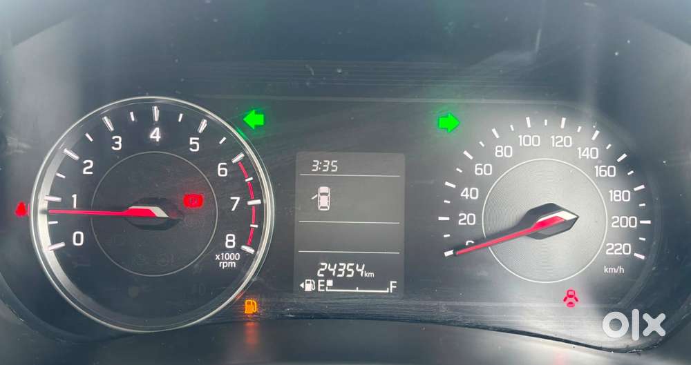 Maruti Suzuki Swift Vxi + Manual, 2024, Petrol