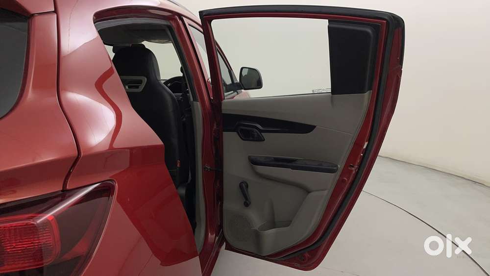 Mahindra Kuv 100 Mahindra-kuv-100-g80-k2-plus, 2016, Petrol