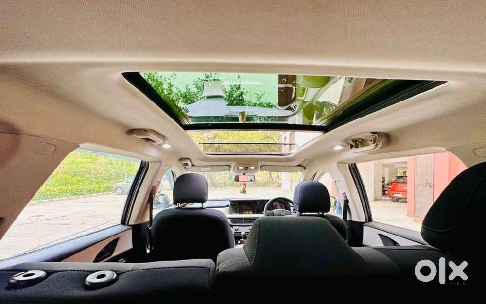Mahindra Xuv700 2.0 Ax 5 Petrol Mt 7 Str, 2024, Petrol