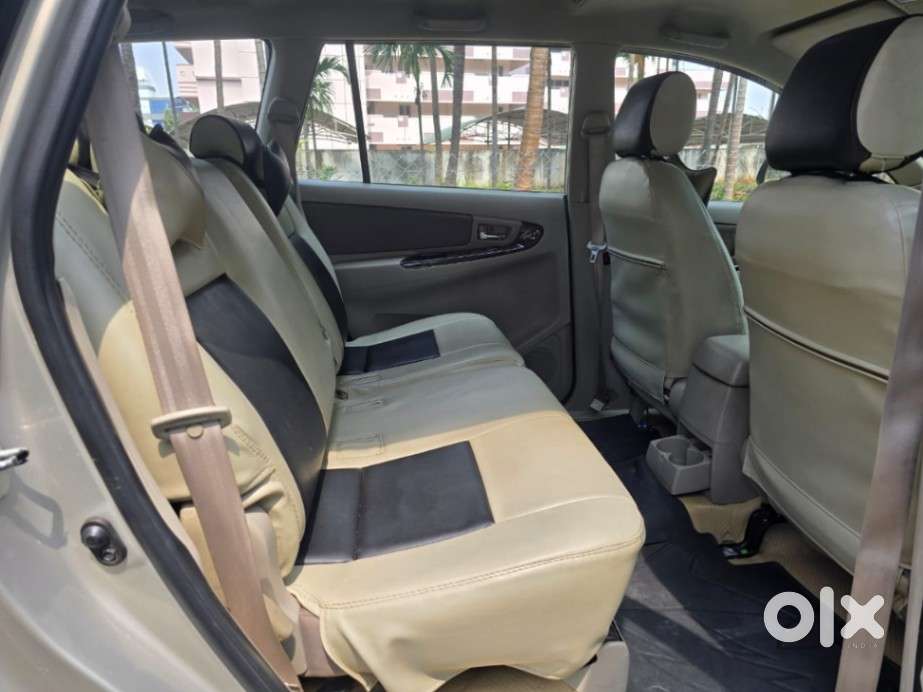 Toyota Innova 2.5 V 8 Str, 2015, Diesel