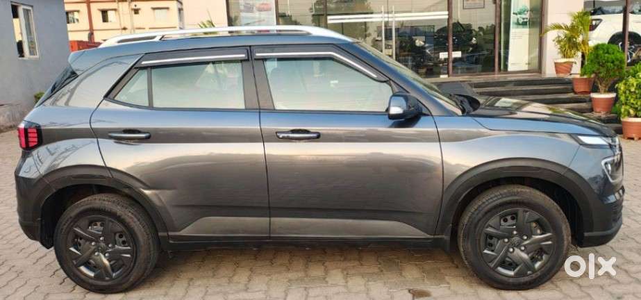 Hyundai Venue Sx Mt, 2025, Petrol