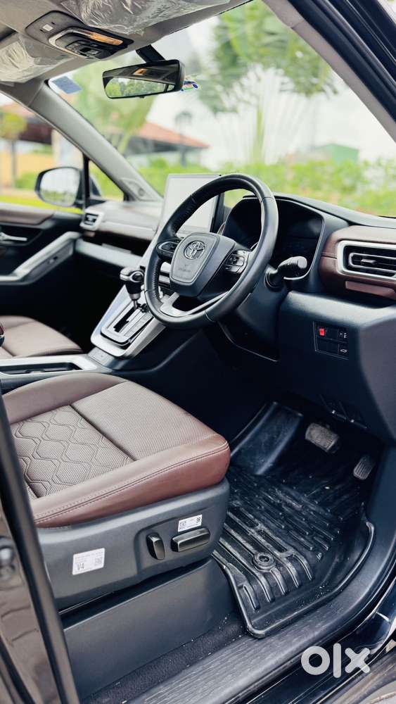 Toyota Innova Hycross 2.0 Zx Hybrid 7 Str, 2025, Petrol