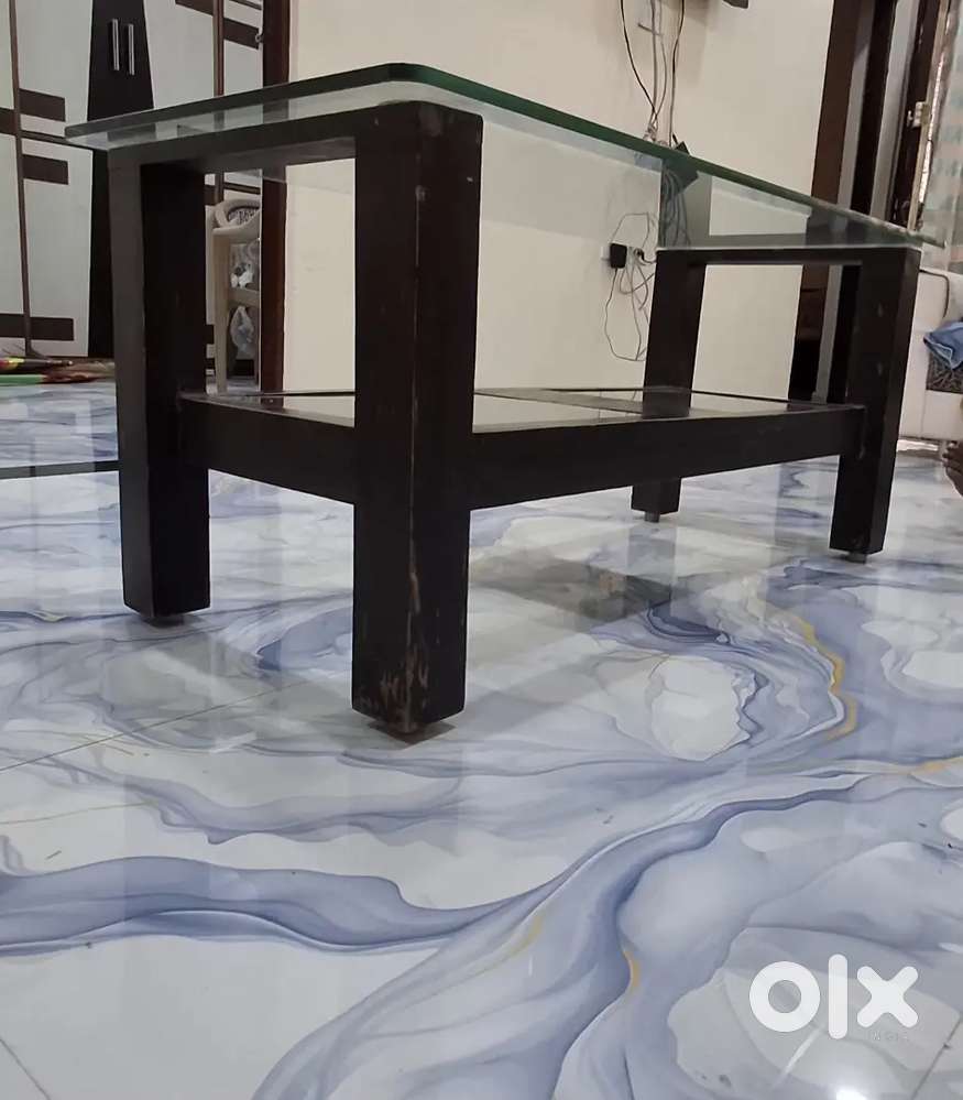 DINING TABLE WITH 6 CHAIRS & CENTRE TABLE