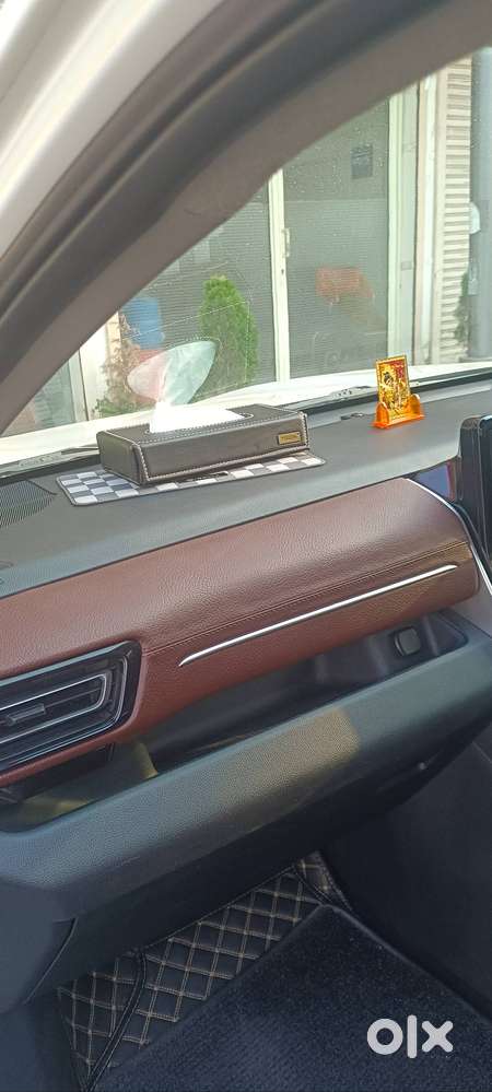 Innova Hycross