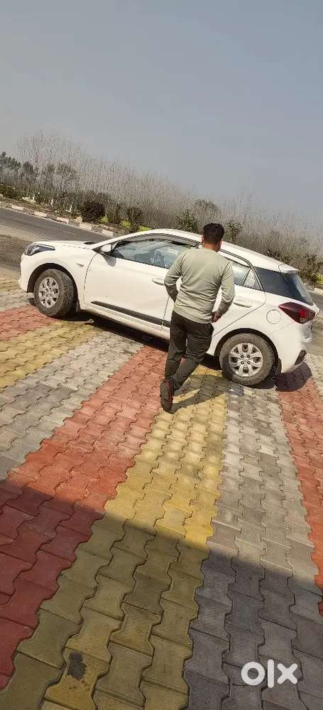 Hyundai I20 2018 Cng & Hybrids 128000 Km Driven With Both Key