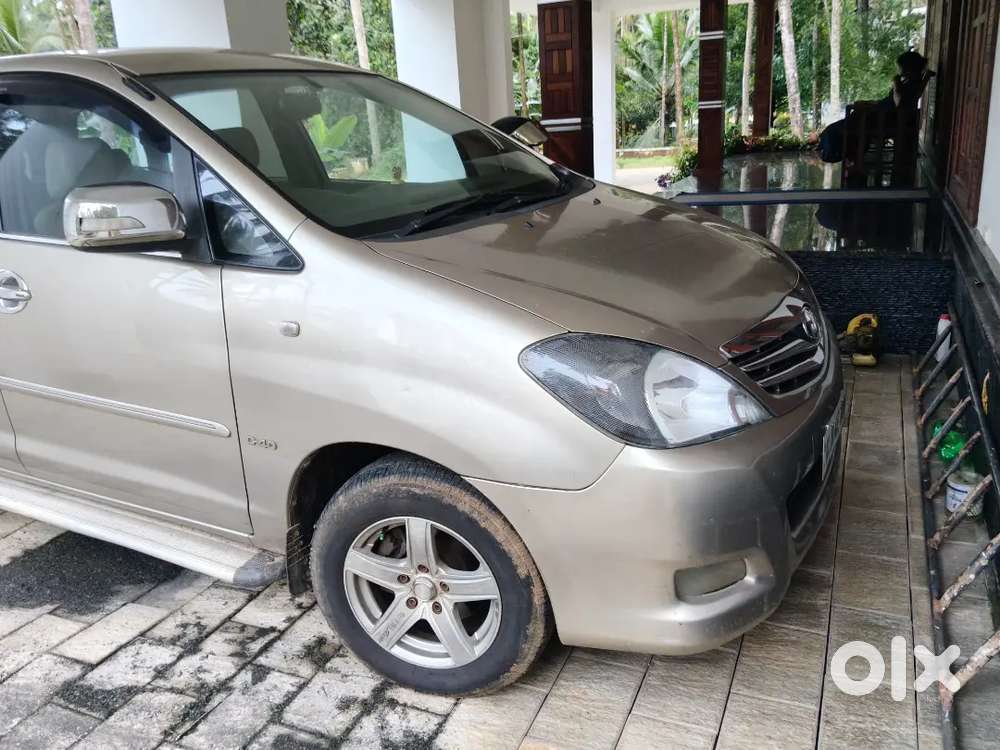 Toyota Innova Hycross 2010