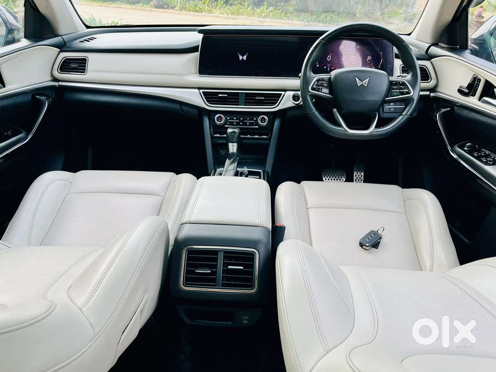 Mahindra Xuv700 2.2 Ax 7 Diesel At Luxury Pack Str, 2022, Diesel
