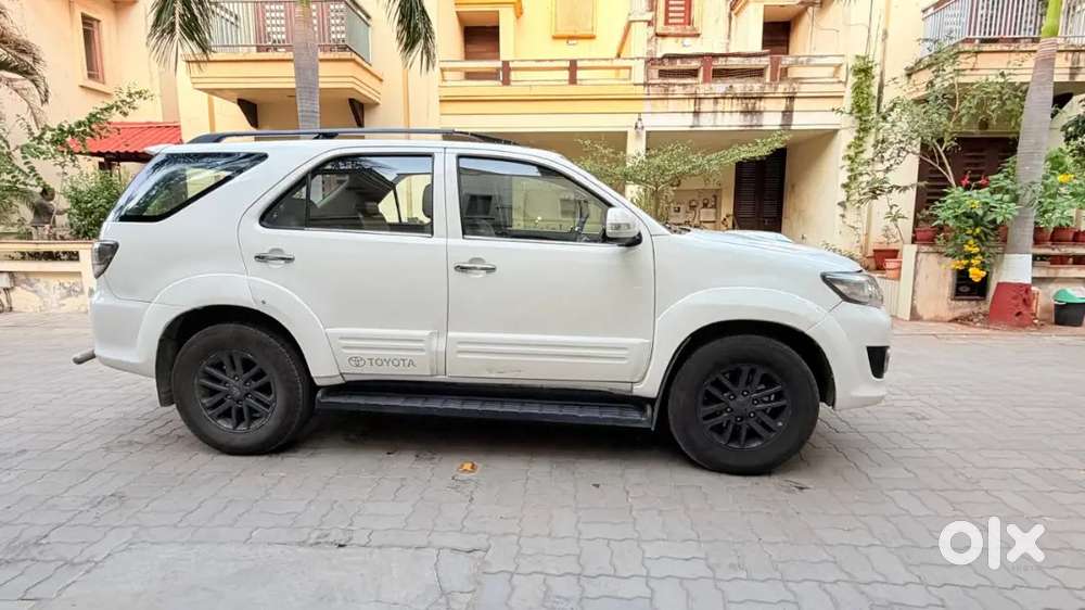 Toyota Fortuner 2015 Diesel 200000 Km Driven