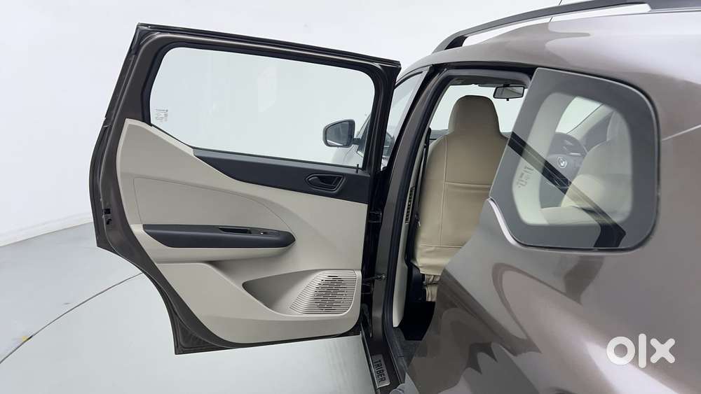 Renault Triber Rxt, 2022, Petrol