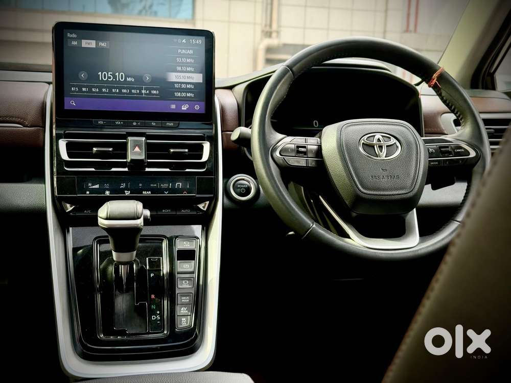 Toyota Innova Hycross 2.0 Vx (o) Hybrid 8 Str, 2025, Petrol