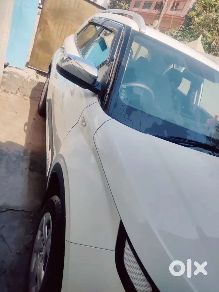 Hyundai Venue 2022 Petrol 8000 Km Driven