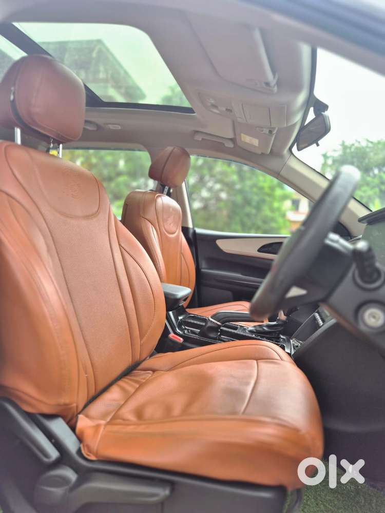Mahindra Xuv700 2.2 Ax 5 Diesel At 7 Str, 2022, Diesel