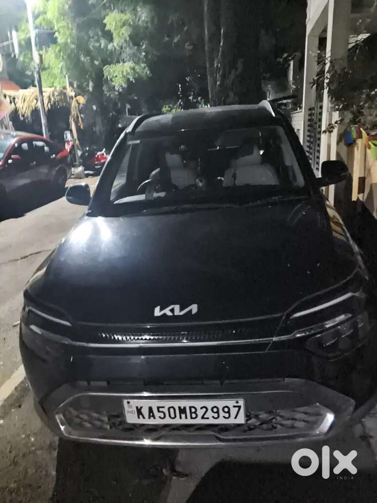 6 Seater Kia Carens