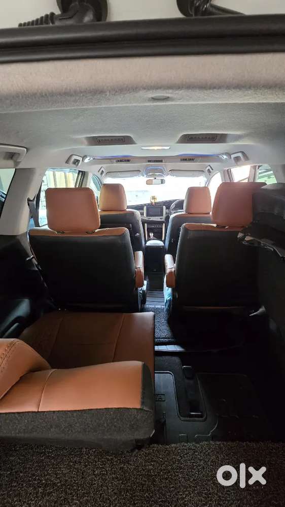 Innova Crysta 2.8z Automatic Top Model Captain Seat