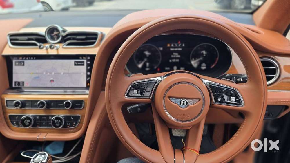 Bentley Bentayga V8 Petrol, 2023, Petrol