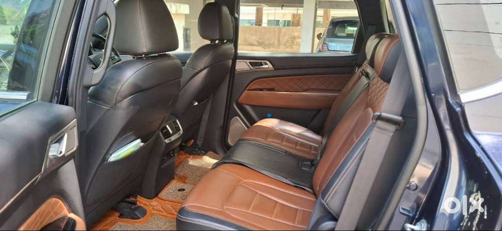 Mahindar Alturas G4 Premium Luxuary Car Tiptop Condition First Owner