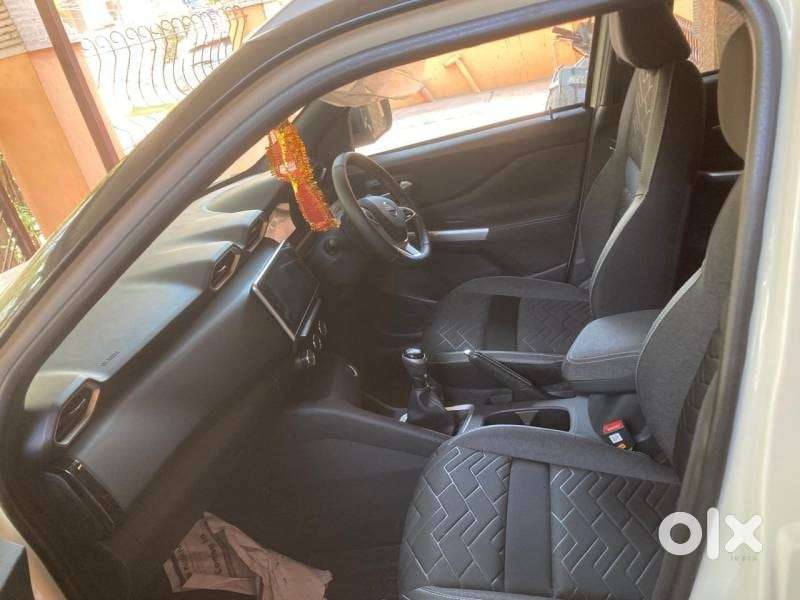 Nissan Magnite 1.0 Xv Premium, 2023, Petrol