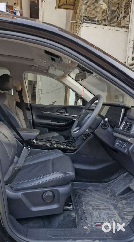 Mahindra Xuv700 2.2 Ax 7 Diesel At Luxury Pack Str Awd, 2025, Diesel