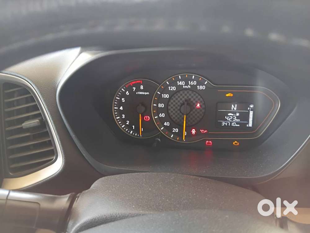 First-owner Hyundai Santro Sportz *(automatic)
