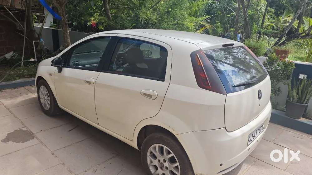 Fiat Punto 2012 Diesel 80000 Km Driven