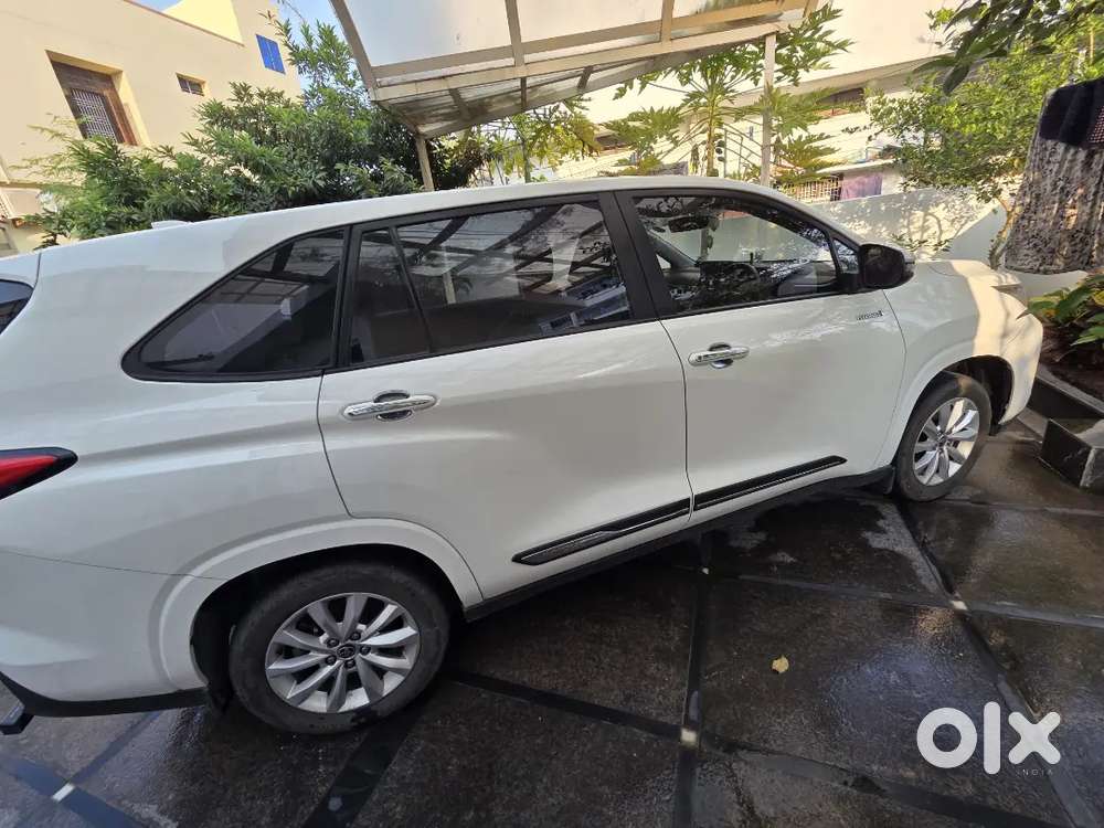 Toyota Innova Hycross 2024