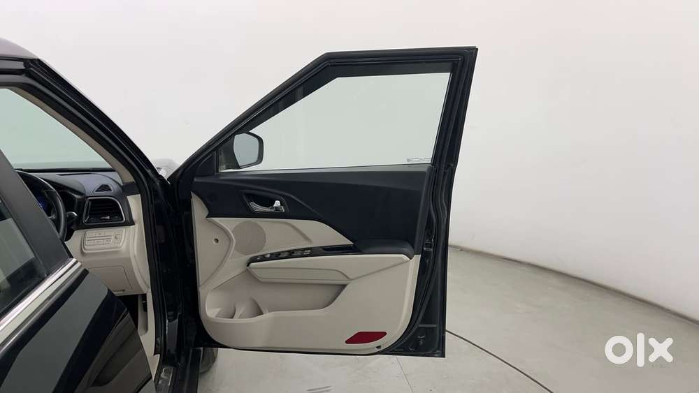 Mahindra Xuv300 W8 Option, 2021, Petrol