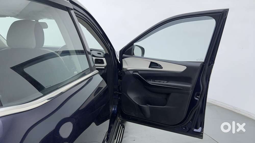 Mahindra Xuv700 2.2 Ax 5 Diesel At 7 Str, 2022, Diesel