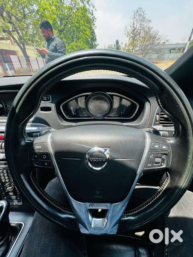 Volvo V40 2016 Diesel 105000 Km Driven