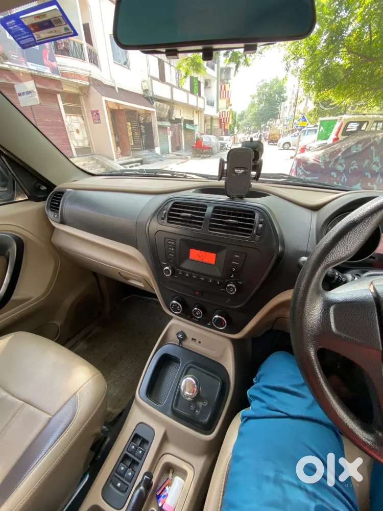 Mahindra Tuv 300 1.5 Plus 2015