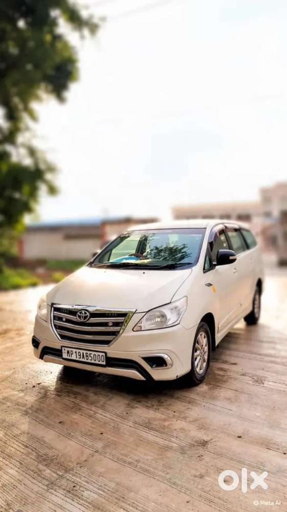 Toyota Innova Petrol 2014